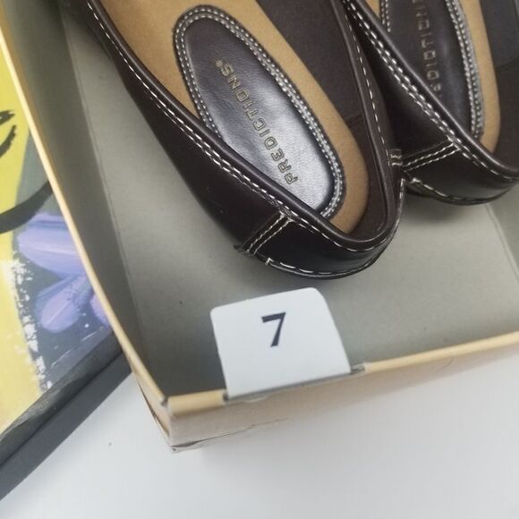 PREDICTIONS NEW WITH BOX. SIZE 7 - Picture 10 of 12